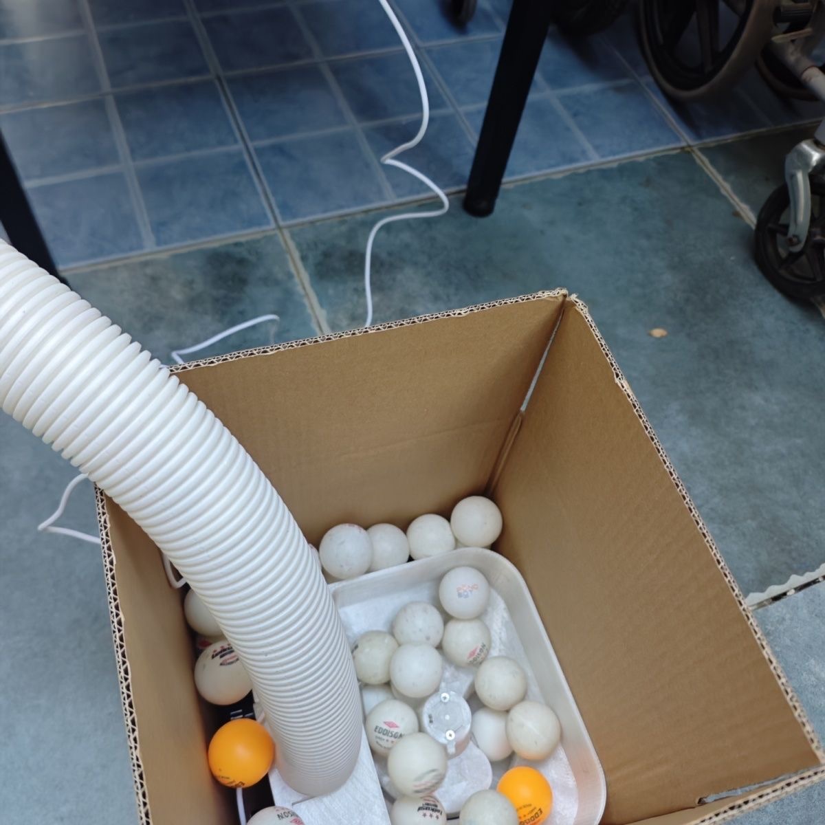 自動卓球ローディングマシン大容量ピンポンマシンポータブルボー - Table Tennis Gun のレビューと価格